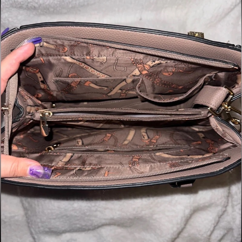 Purse - Picture 4 of 7